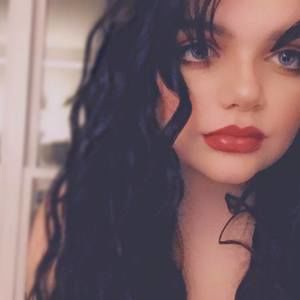 Meet your Posher, Michaela